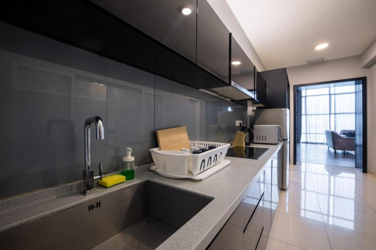 Loft Pano Seaview Suite 2 Bedroom By The Only Bnb Jelutong Екстериор снимка